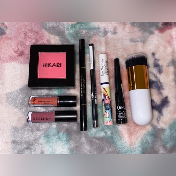 Makeup Bundle - Picture 1 of 3